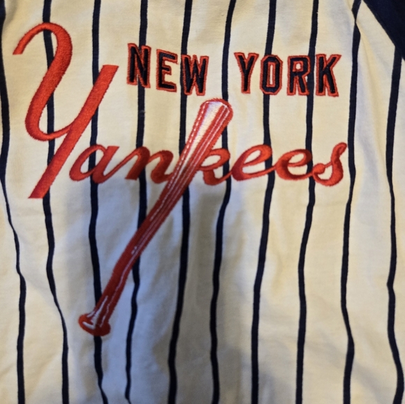 Vintage New York Yankees baseball onesie w/cap set - Picture 3 of 6